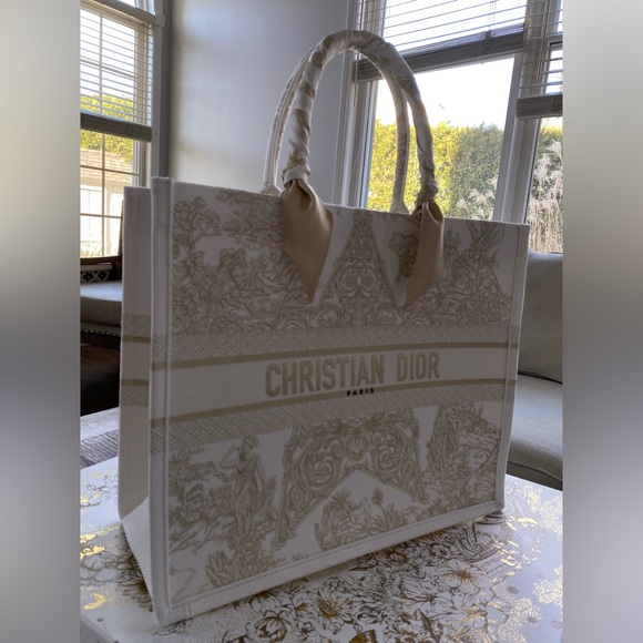 Christian Dior 2021 winter edition large book tote - Picture 2 of 2